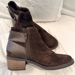 Clark's Ankle Boots (women's 7) Dark Brown